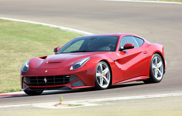 法拉利運(yùn)動跑車F12berlinetta
