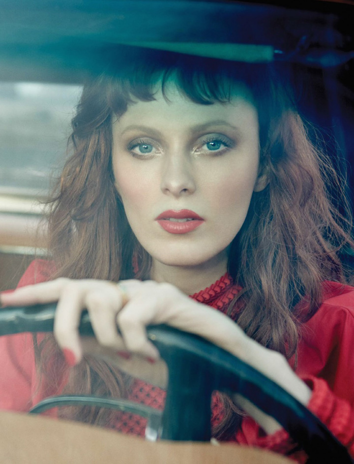 Karen Elson《Harper’s Bazaar》新加坡版2016年3月號(hào)