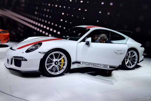 保時(shí)捷911 R 于日內(nèi)瓦車展正式發(fā)布