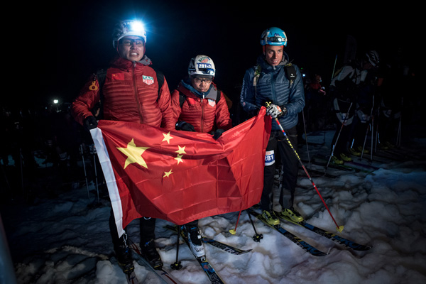 泰格豪雅攜手中國(guó)國(guó)家滑雪登山隊(duì)首次出征瑞士冰川巡邏滑雪登山賽