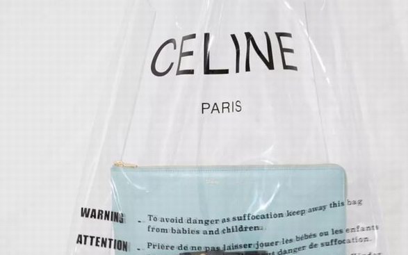 Celine的”塑料袋“成了最新It Bag,為啥大牌最近都愛(ài)PVC?