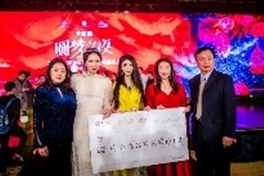 “高定圓夢大師”黃舒駿以歌傳愛助力【芭莎·課后一小時】