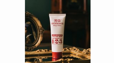 換季已成老年皮膚問題高發(fā)期——用「芳華」老年潤(rùn)膚乳，輕松告別干、癢、味！