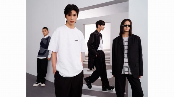 JACK & JONES 杰克瓊斯發(fā)布2022春季系列大片，解開都市時尚答案