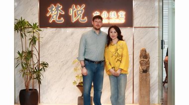 意大利駐重慶大使館總領事施啟帆（Fabio Schina）蒞臨梵悅古幣藝術(shù)珠寶工作室