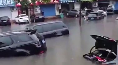 鄭州居民進入“看?！蹦Ｊ? 河南多地迎雷暴大風大暴雨