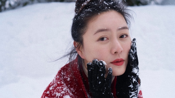 雪中美人田海蓉，雪韻天成優(yōu)雅不敗