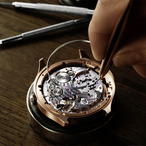 Piaget Emperador Coussin 超薄三問(wèn)表