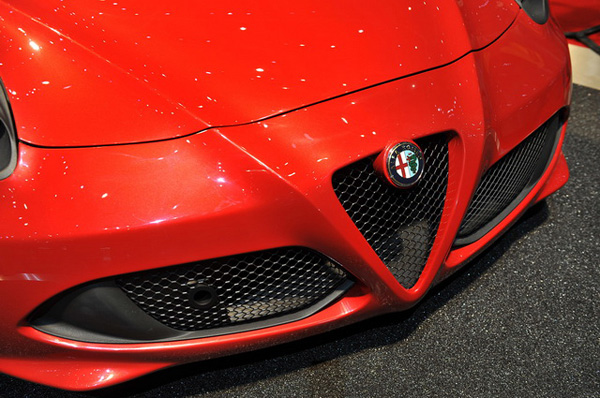 Alfa Romeo 4C 跑車量產(chǎn)版現(xiàn)身日內(nèi)瓦車展