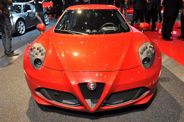 Alfa Romeo 4C 跑車量產(chǎn)版現(xiàn)身日內(nèi)瓦車展