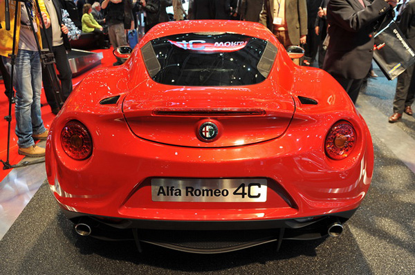 Alfa Romeo 4C 跑車量產(chǎn)版現(xiàn)身日內(nèi)瓦車展