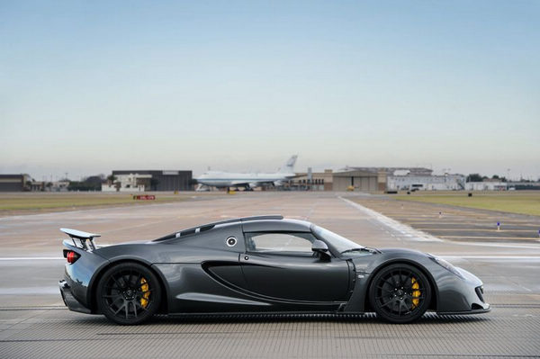 Hennessey Venom GT 打破0-300KM/H加速紀(jì)錄